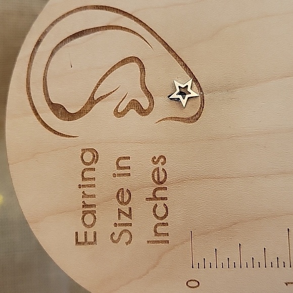 🔥LAST PAIR🔥 HOLLOW STAR STUD EARRINGS, Choice of Color - Picture 4 of 6